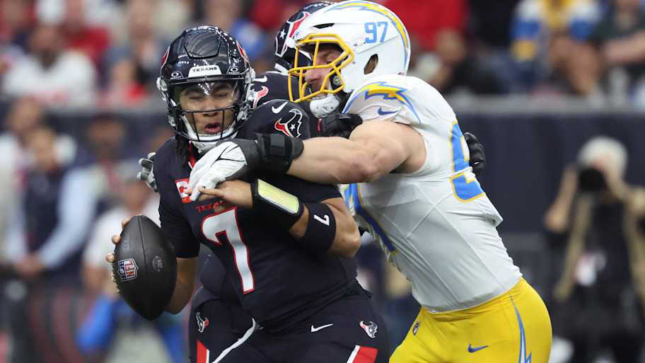 Cardinals Urged to Sign Former Bears Edge DeMarcus Walker
