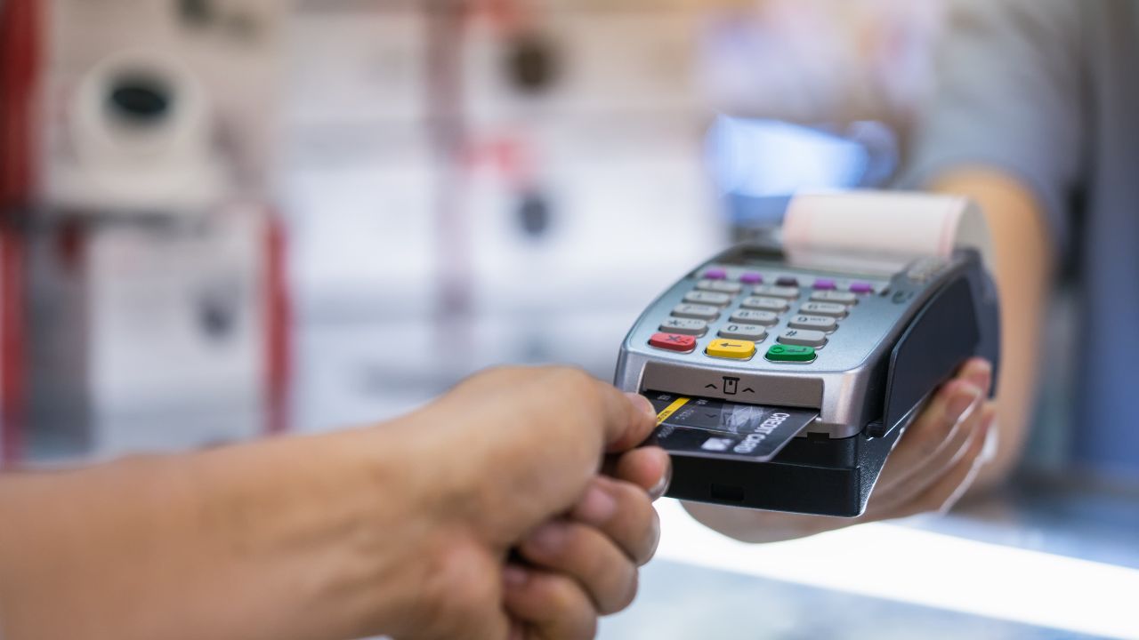 Philippines Credit Card Debt Reaches Critical Risk Levels